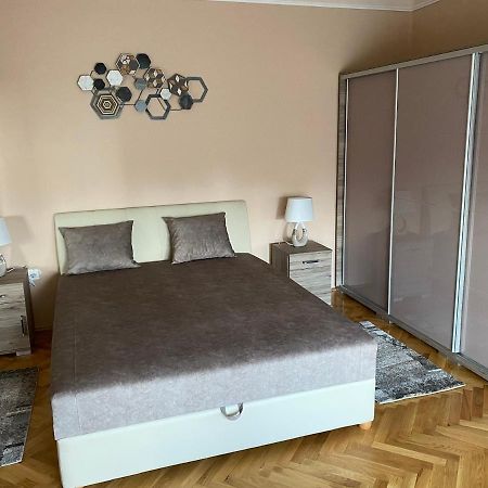 Ferienwohnung Sarga-Kek Haz Vonyarcvashegy Exterior foto